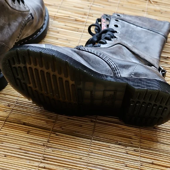 Dr. Martens Triumph 914 Floral Women's Distressed Gray Combat Boots - Picture 8 of 8